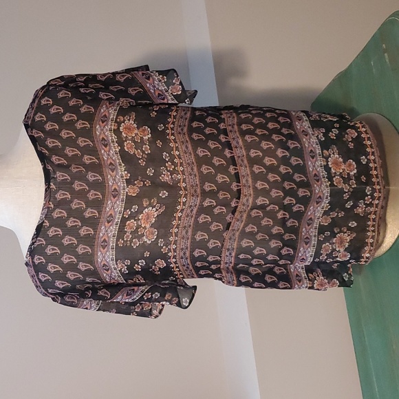 Maurices Size 1 Pink and Black floral Blouse - Picture 3 of 3